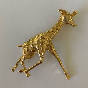 Vintage Gerry’s gold tone Giraffe Pin Brooch